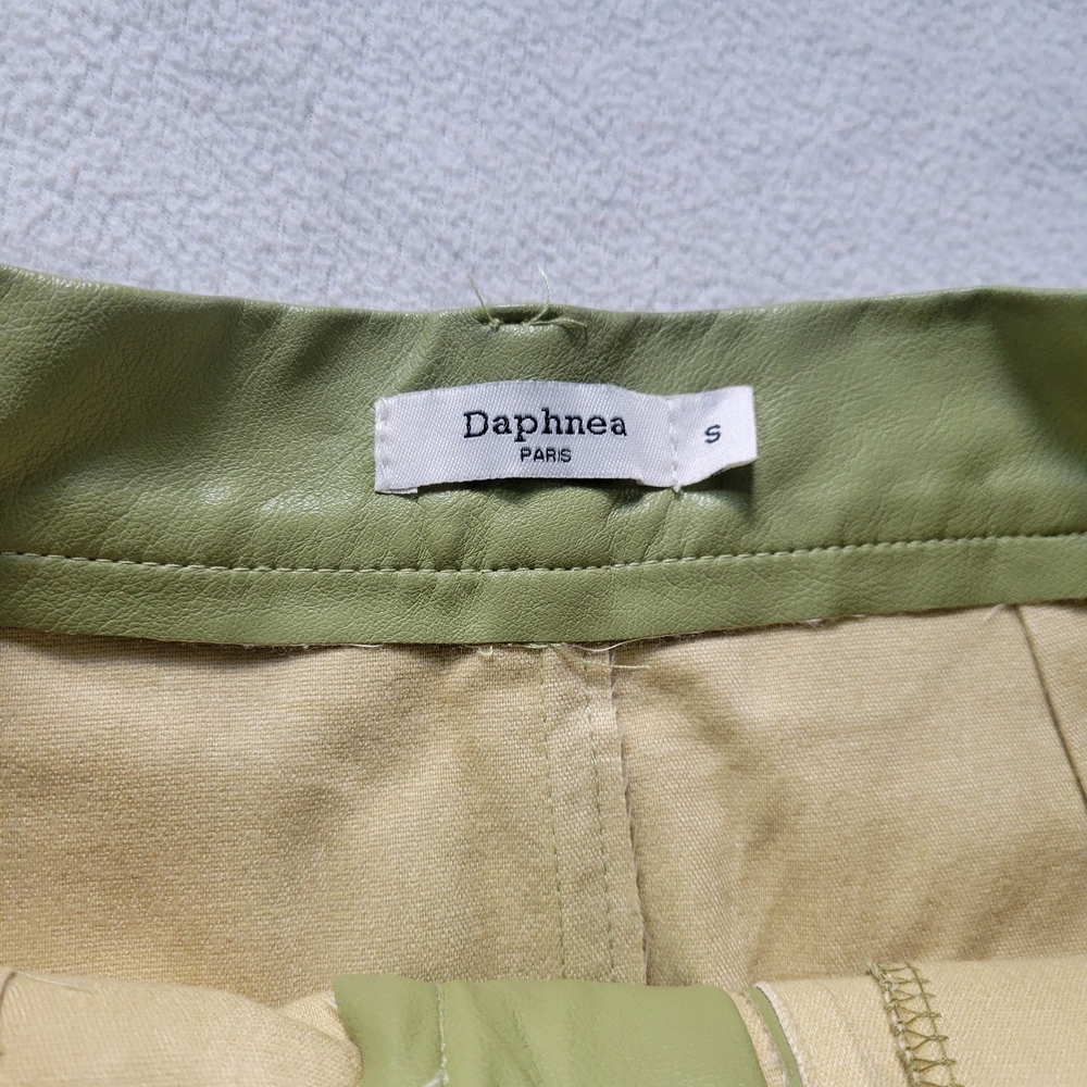 NWOT Daphnea Green Faux Leather Skirt - Picture 3 of 6
